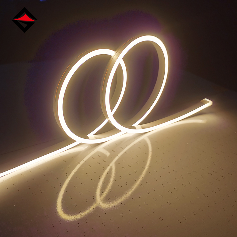 Ano ang pagkakaiba sa pagitan ng mga slicone na materyales sa neon strip light?